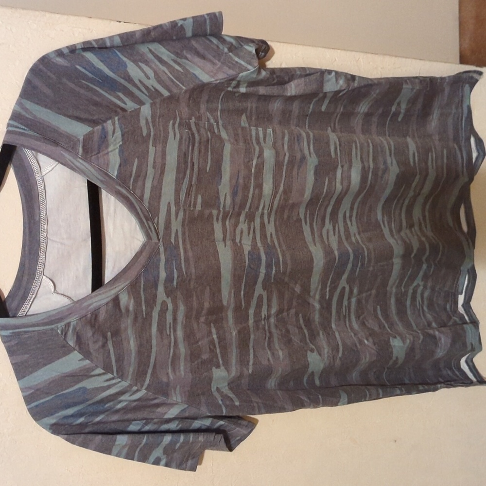 Dear lover new Army Green V neck shirt